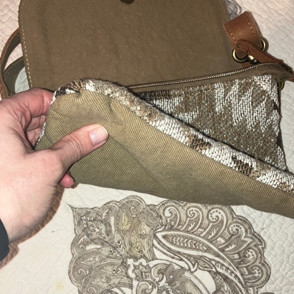 Myra Bag Western Aztec Design Crossbody Handbag - Picture 7 of 9